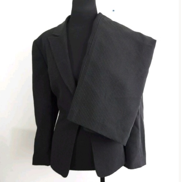 Tahari Arthur S. Levine Women's Pant Suit - Picture 2 of 8